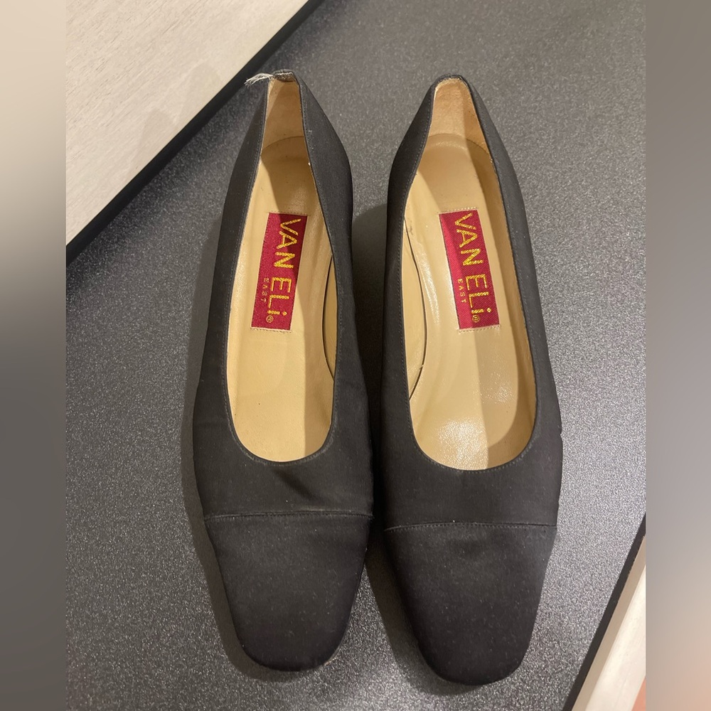 Van Eli Black Heels Sleek Minimalist Design